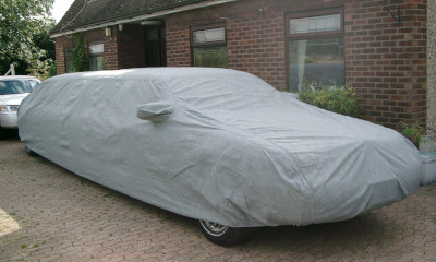 Outdoor cover on a limousine