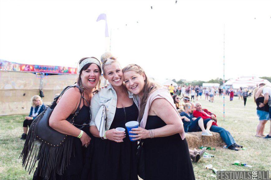 Crowd shots from Brownstock 2015