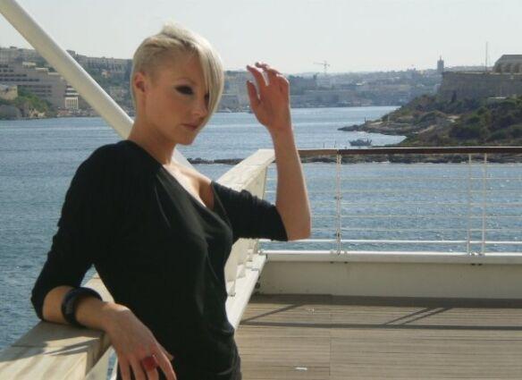 emma hewitt 19