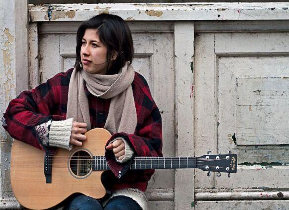 emmy the great at bandsand busking