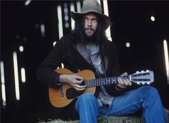 Neil_Young_haystack