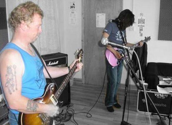 taken from www.tysondog.co.uk - newbandmain02
