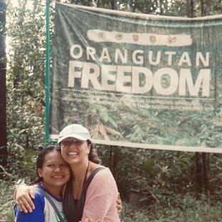 Mother-Daughter Duo Experience Nyaru Menteng Orangutan Sanctuary!