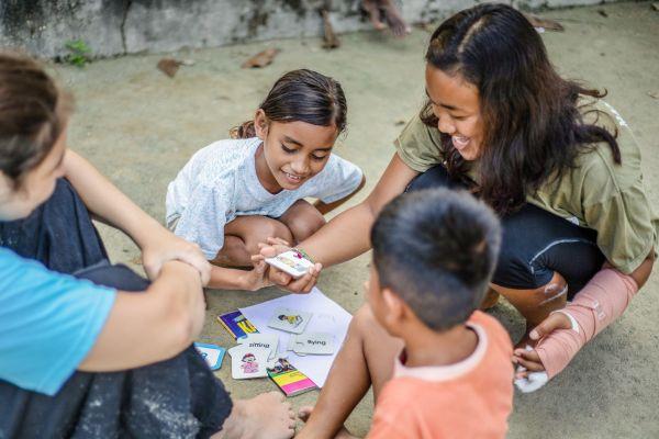 Volunteering with Children on the Raja Ampat Diving Project