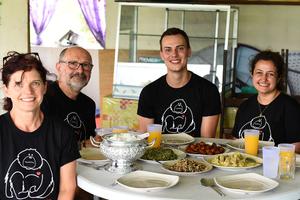 Volunteer Meal in Sukau
