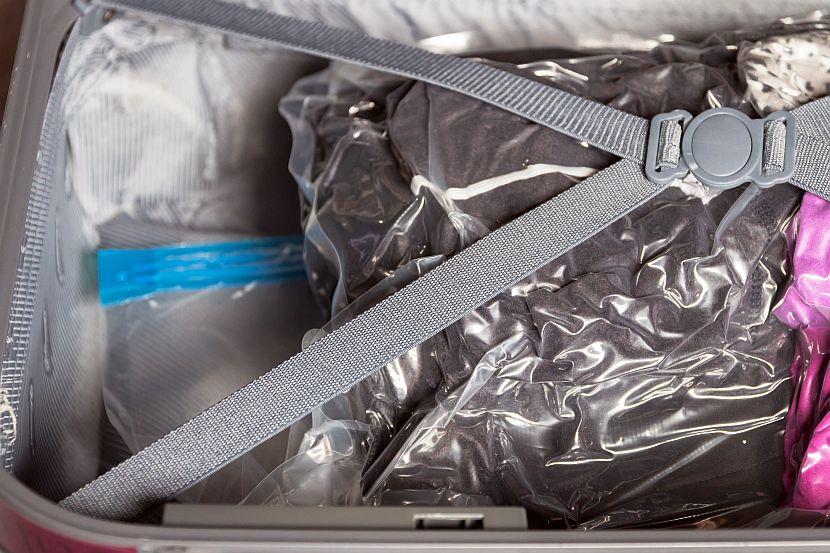 Packing with vacuum bags