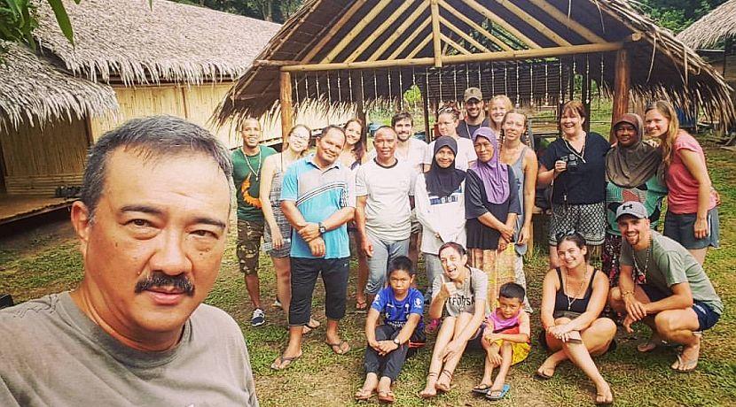 Volunteer group on Orangutan and Tribes Tour