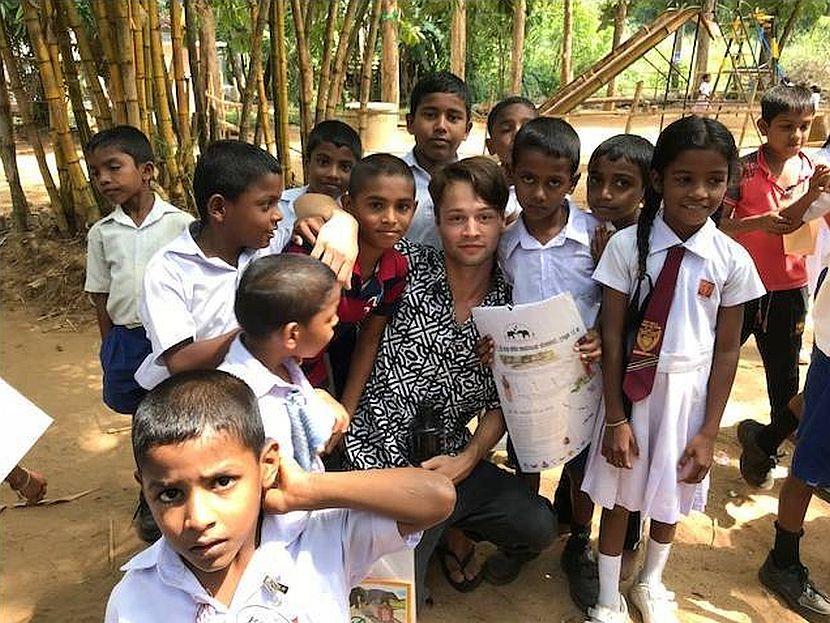 Volunteering with children in Sri Lanka